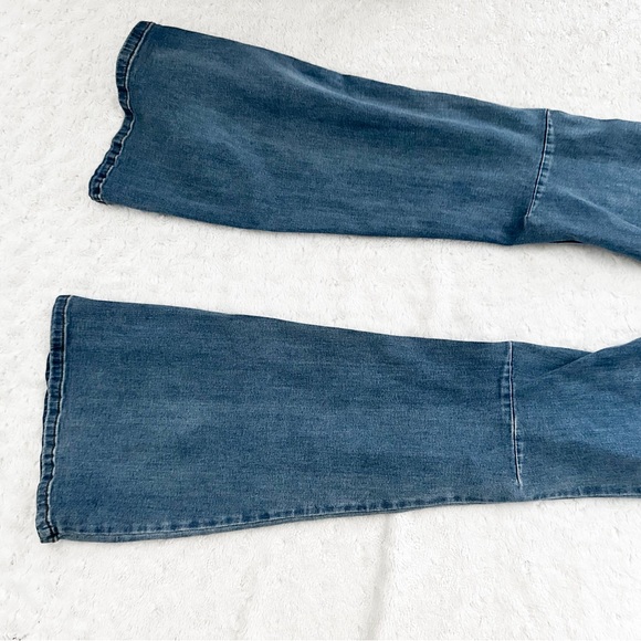 FREE PEOPLE Penny Pull-On Flare bell bottom Jeans medium wash size 28 size 6 - Picture 8 of 15